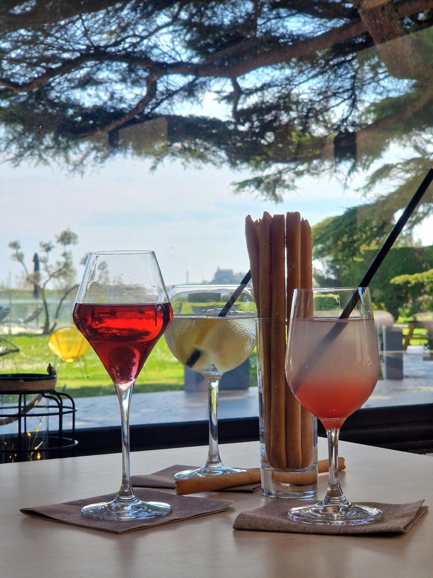 Ariane Hotel Fos Sur Mer โฟส์-ซูร์-แมร์ ภายนอก รูปภาพ