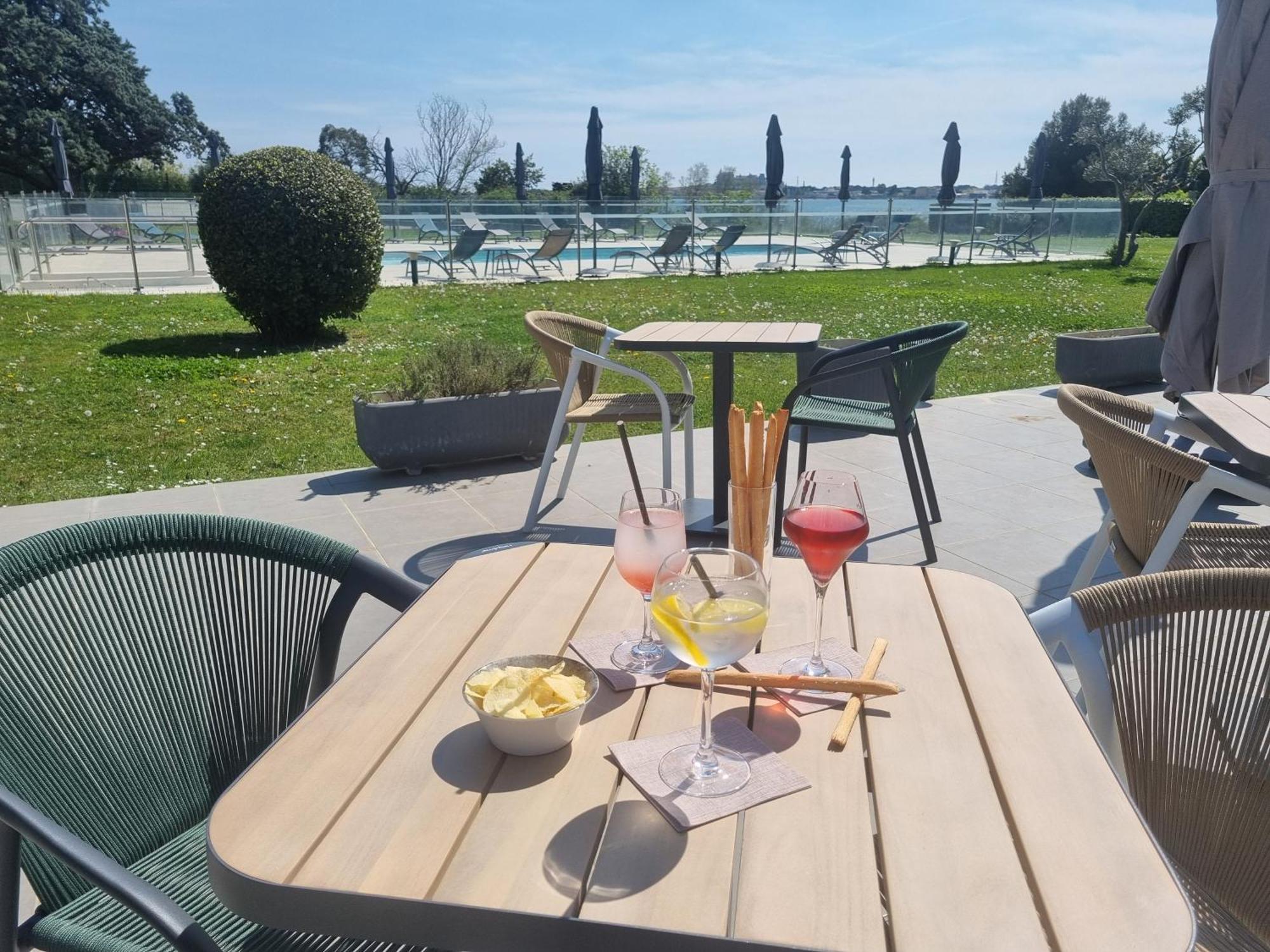 Ariane Hotel Fos Sur Mer โฟส์-ซูร์-แมร์ ภายนอก รูปภาพ